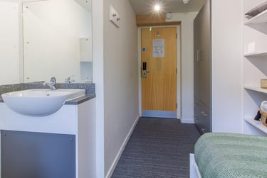 1 bed flat, Bassett Green Road, Highfield, Southampton, SO163QB - Image 3